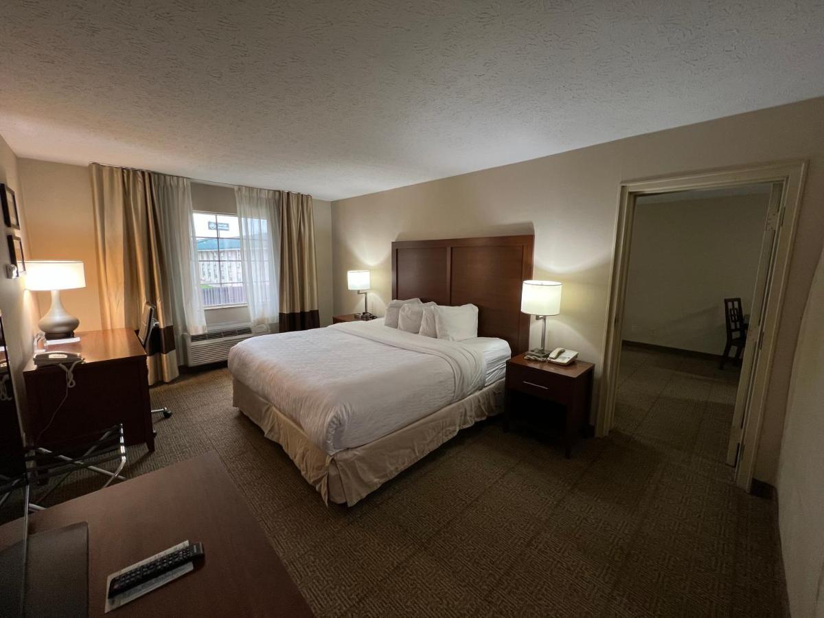 วินด์แฮม การ์เดน ครอส เลนส์ ชาร์ลสตัน Hotel ภายนอก รูปภาพ