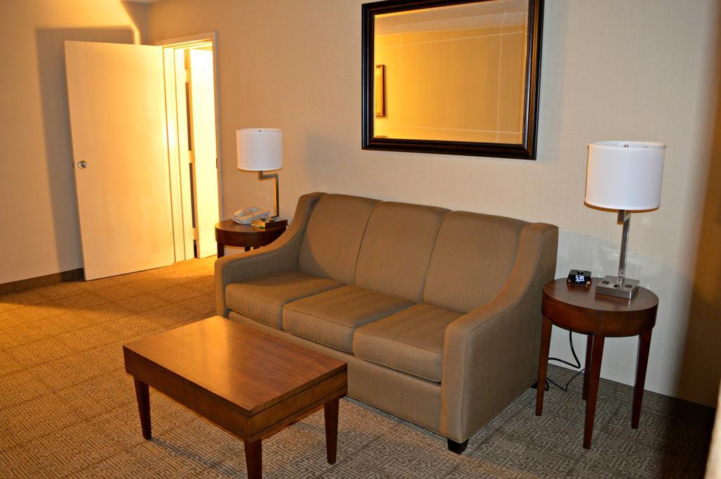 วินด์แฮม การ์เดน ครอส เลนส์ ชาร์ลสตัน Hotel ภายนอก รูปภาพ
