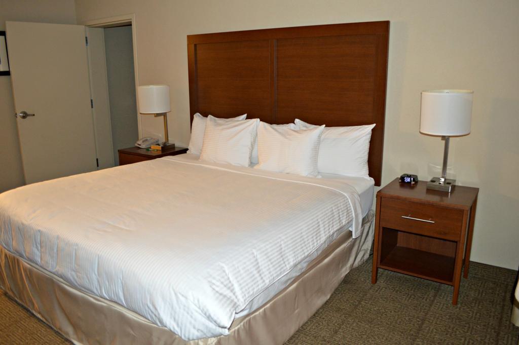 วินด์แฮม การ์เดน ครอส เลนส์ ชาร์ลสตัน Hotel ภายนอก รูปภาพ