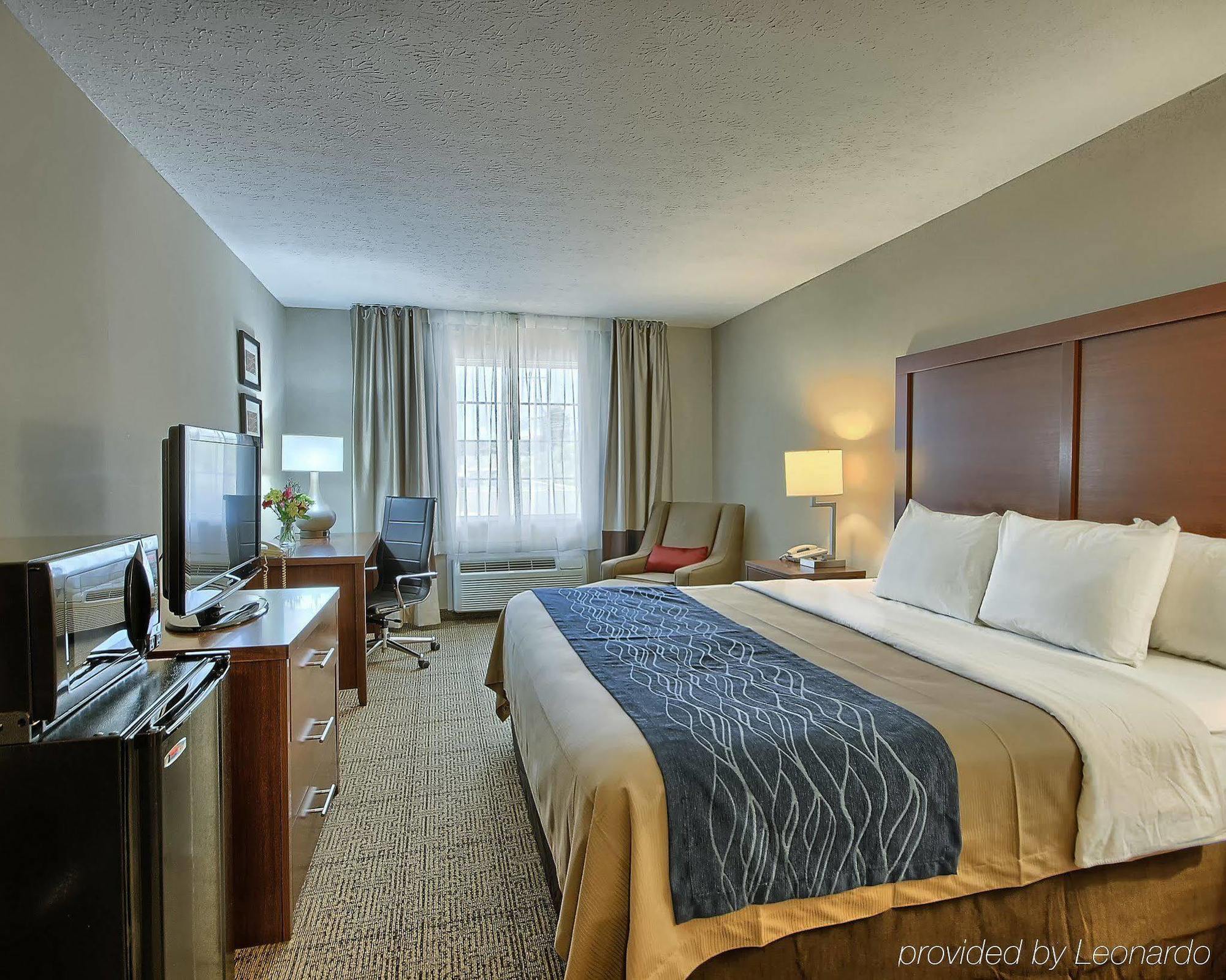 วินด์แฮม การ์เดน ครอส เลนส์ ชาร์ลสตัน Hotel ภายนอก รูปภาพ