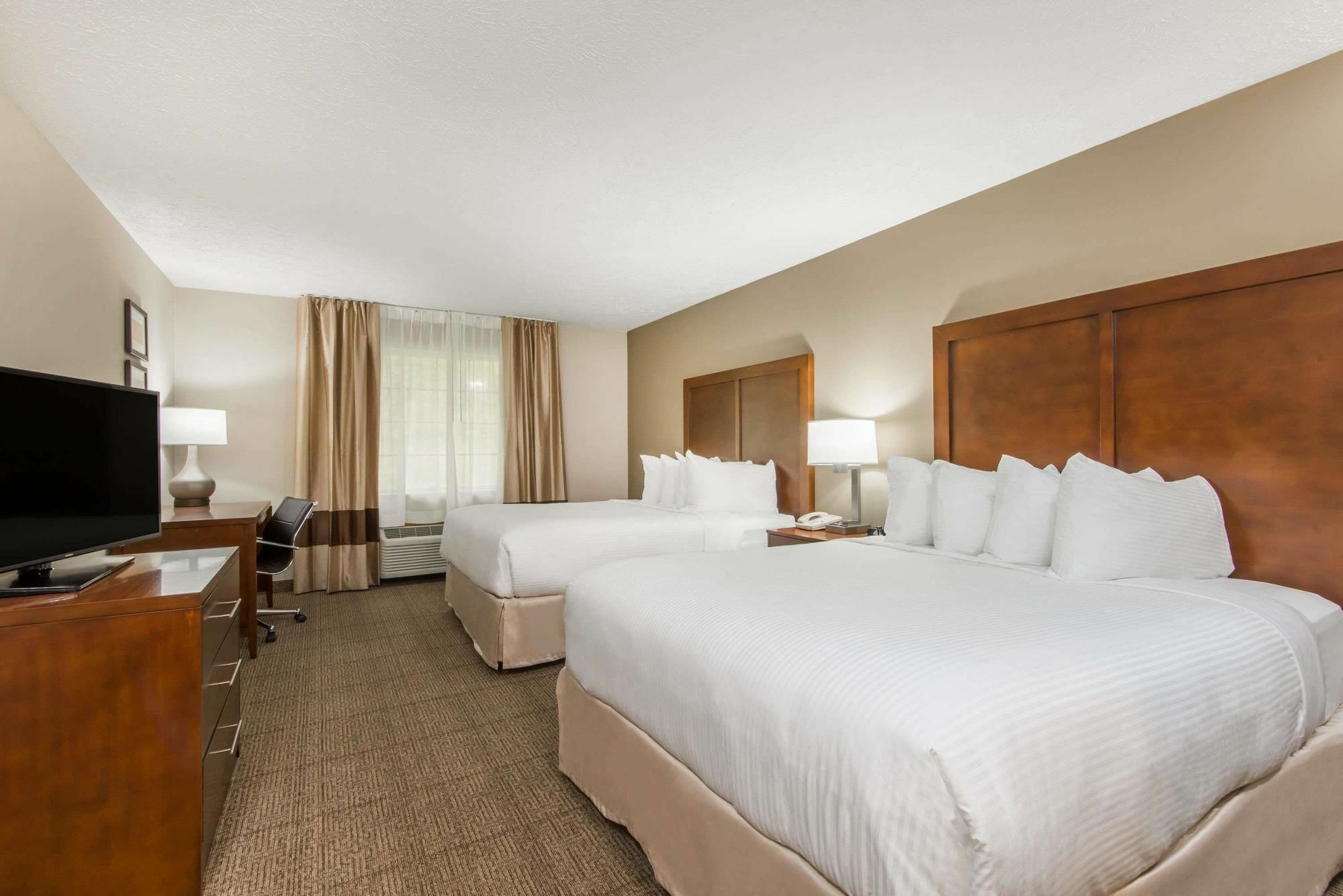 วินด์แฮม การ์เดน ครอส เลนส์ ชาร์ลสตัน Hotel ภายนอก รูปภาพ
