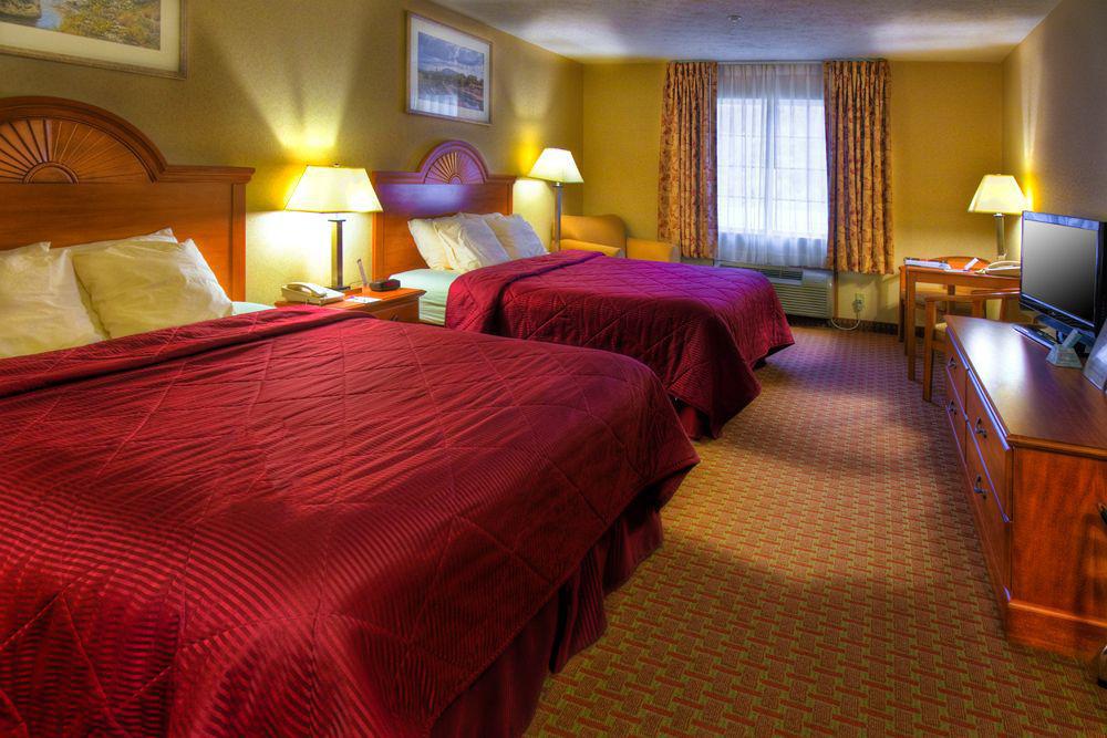 วินด์แฮม การ์เดน ครอส เลนส์ ชาร์ลสตัน Hotel ภายนอก รูปภาพ